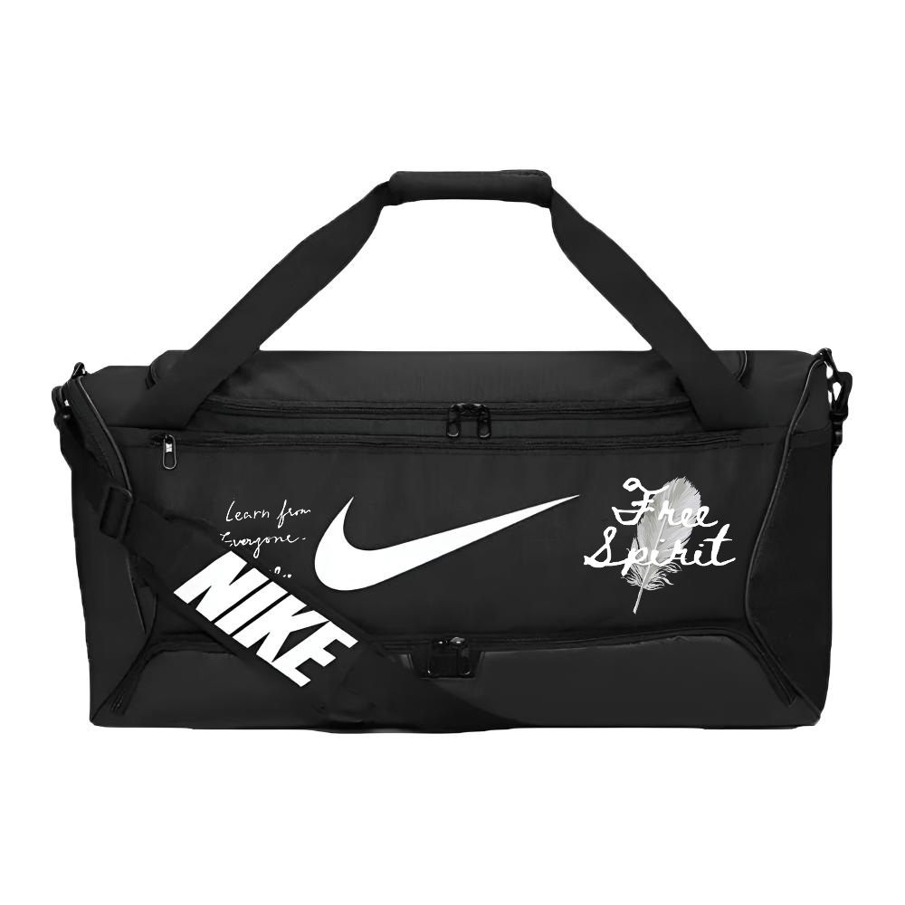 

Nike Чёрная дорожная сумка с белым принтом унисекс, Feather