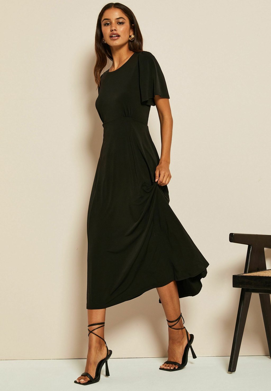 

Платье из джерси Flutter Sleeve Round Neck Midi Regular Friends Like These, черное