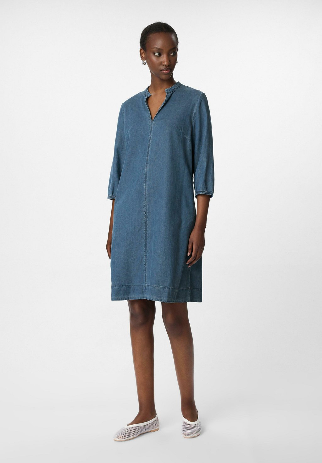 

Джинсовое платье ELASTISCHES MIT PUFFÄRMELN comma, цвет Blau