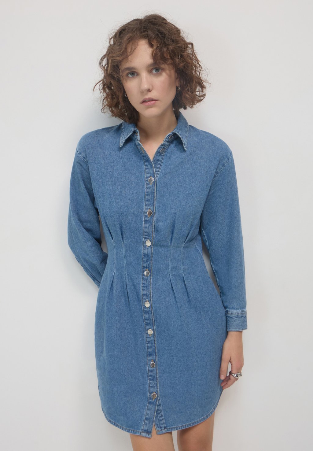 

Джинсовое платье CON PINCES - Shirt dress Calliope, цвет Blu Denim Scuro