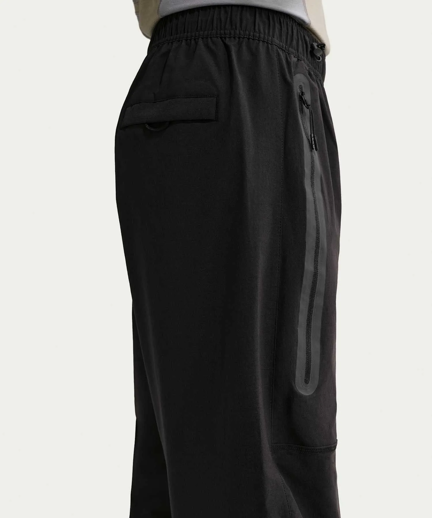Мужские спортивные брюки Nike Tech Woven Jogger IU7637-010 чёрные — фото 3