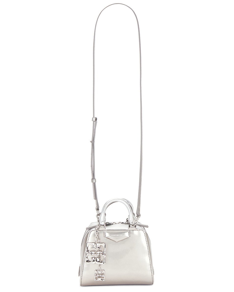 

Nano Antigona Cube Сумка Givenchy, Light Silver