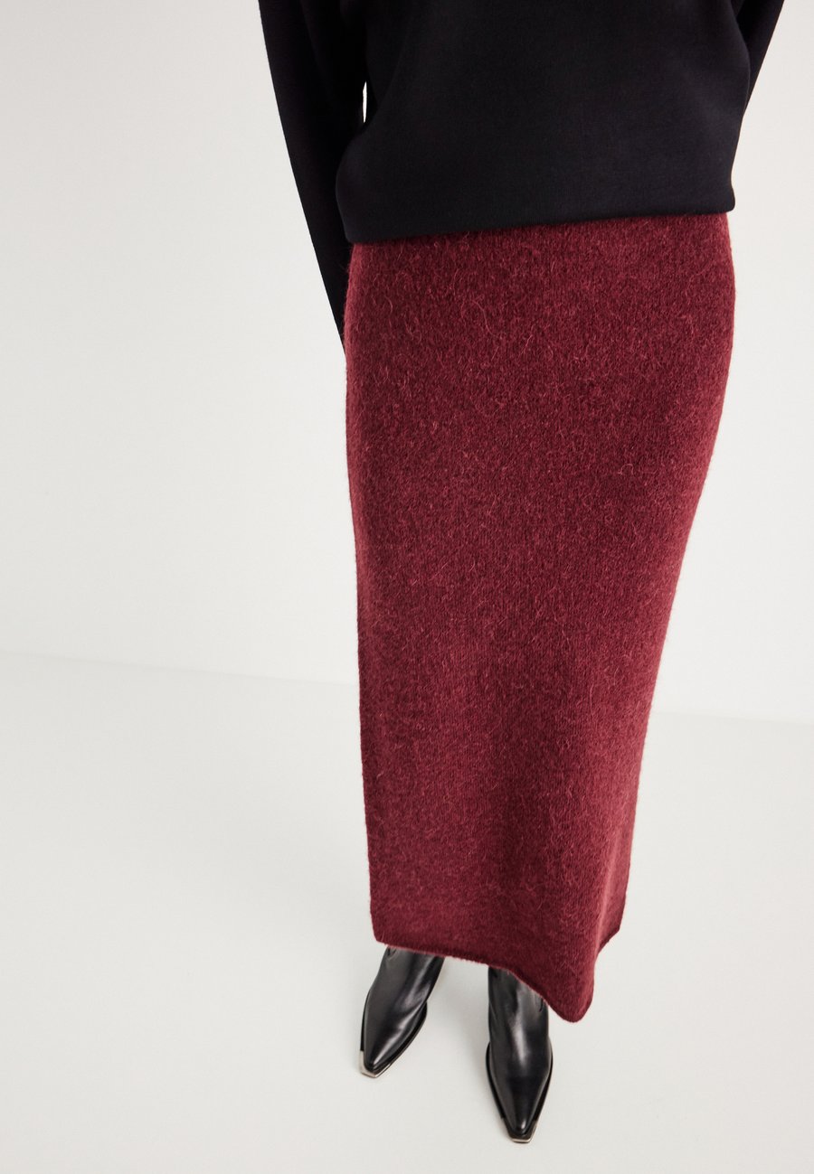

Юбка Gina Tricot SKIRT, Tawny Port/Dark Red