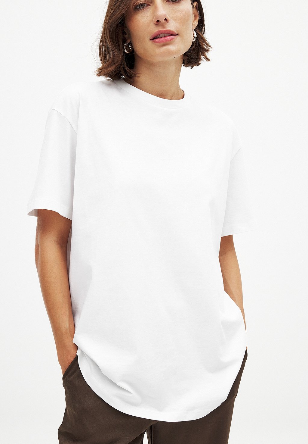 

Базовая футболка ROUND NECK OVERSIZED TEE NA-KD, белый