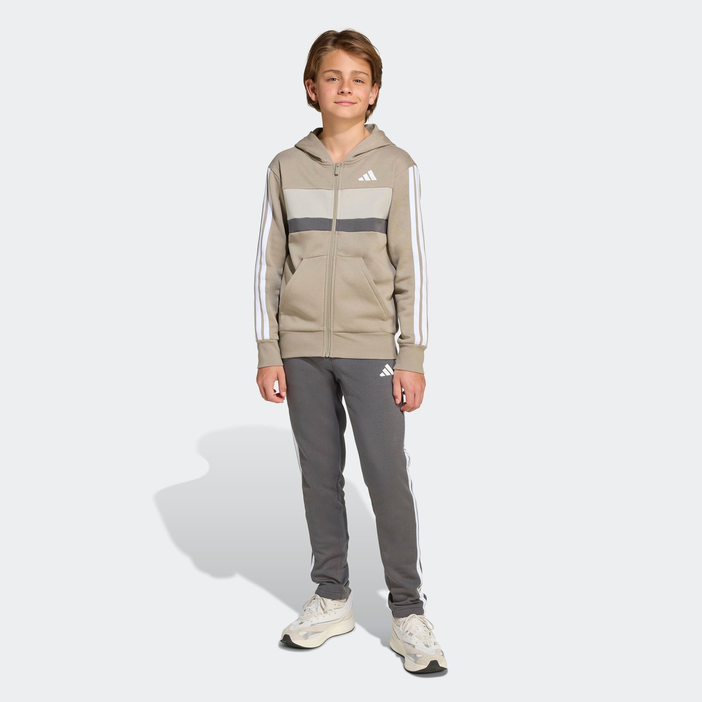 

Adidas Sportswear Спортивный костюм в цветах беж, крем, темно-серый