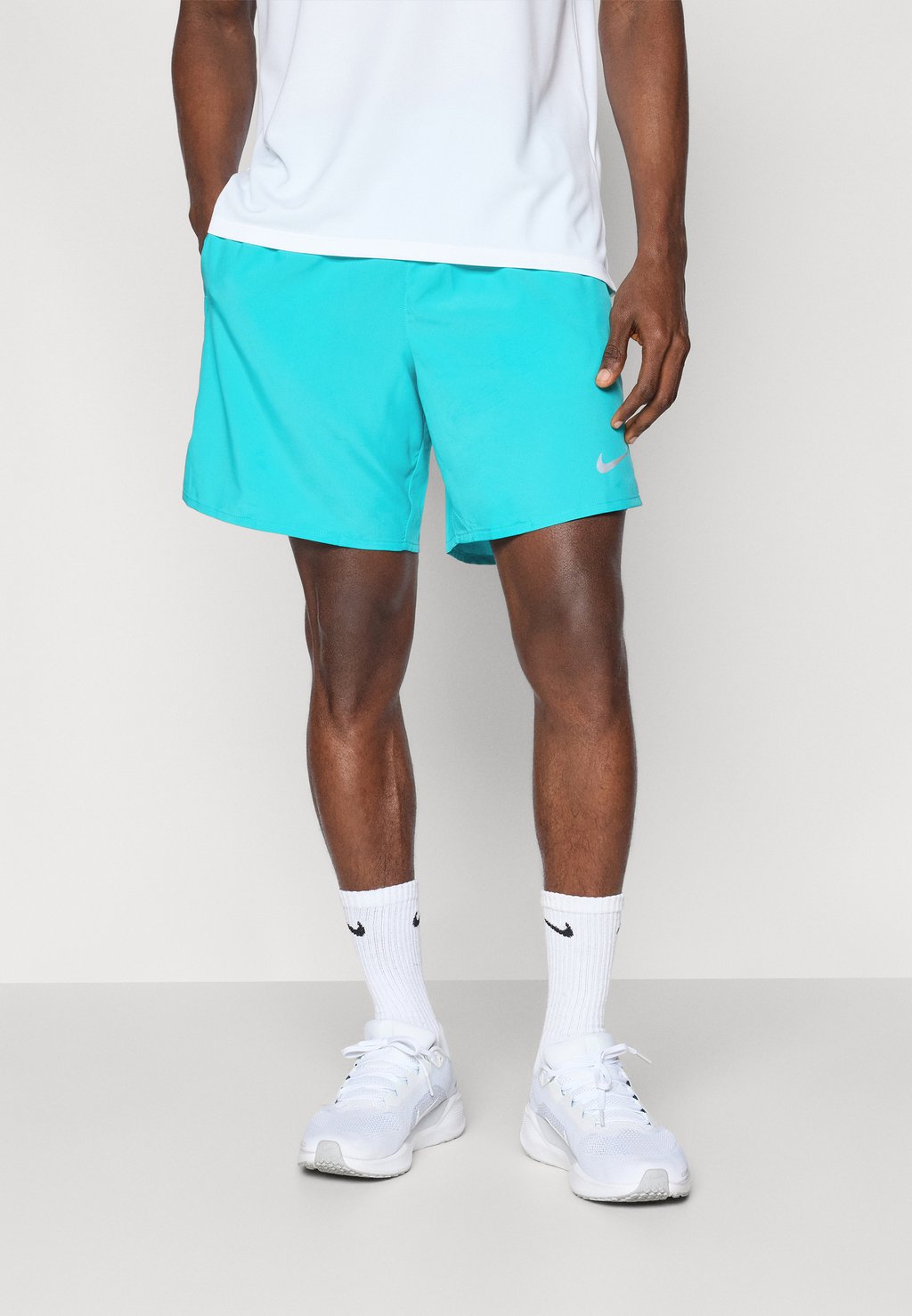

Спортивные шорты CHALLENGER SHORT Nike Performance, бирюзовый