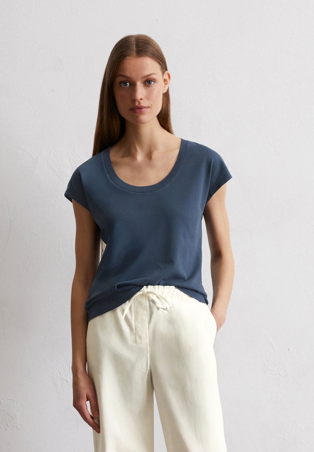 

Базовая футболка OVERCUT SLEEVES DEEP ROUND NECK Marc O'Polo, темно-синий