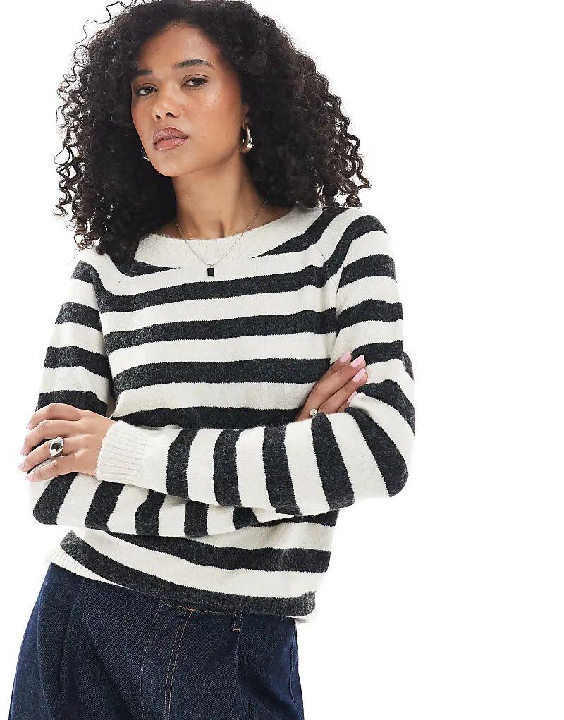 

Вязаный джемпер Vero Moda с круглым вырезом в кремово-черную меланжевую полоску
