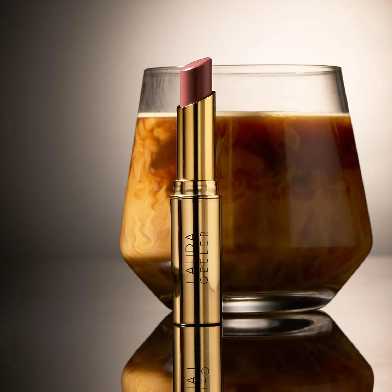 Тинтованный бальзам для губ «Jelly Balm» от LAURA GELLER New York Laura Geller Beauty, 04 A Latte Love — фото 4