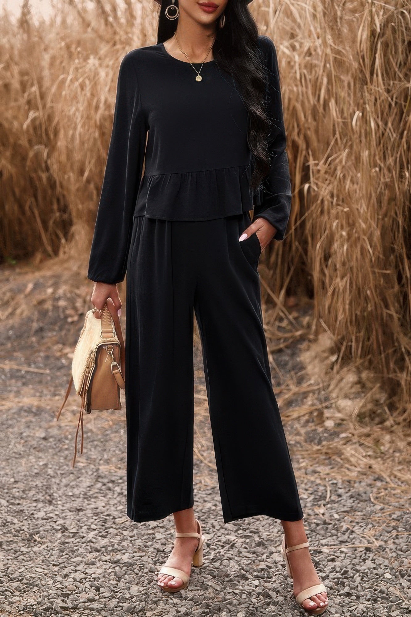 

Комплект из двух предметов с пуговицами на спине, оборками и простыми карманами Truedames, черный