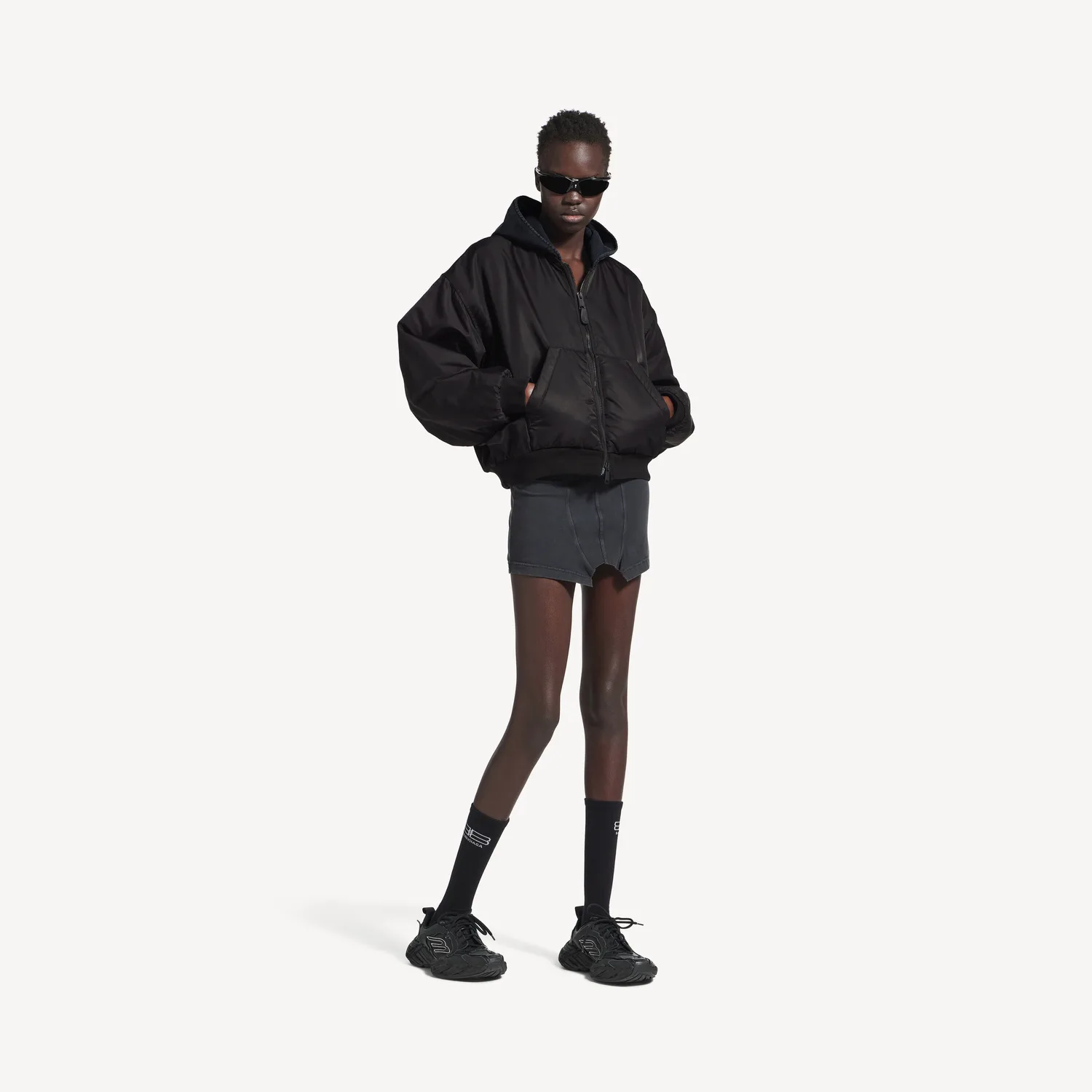 BALENCIAGA Бомбер с капюшоном черного цвета — фото 2