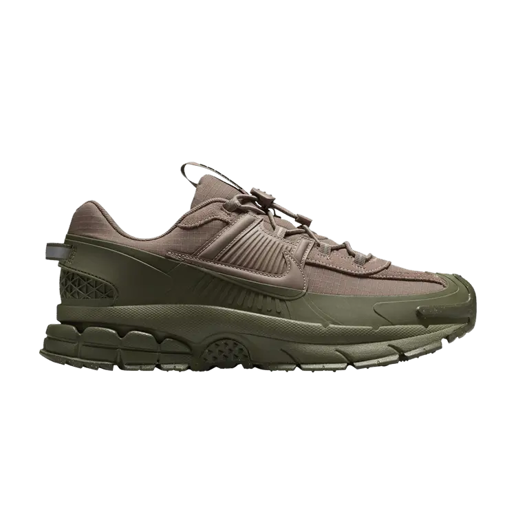 

Кроссовки Nike Zoom Vomero Roam Mink Brown Medium Olive, коричневый