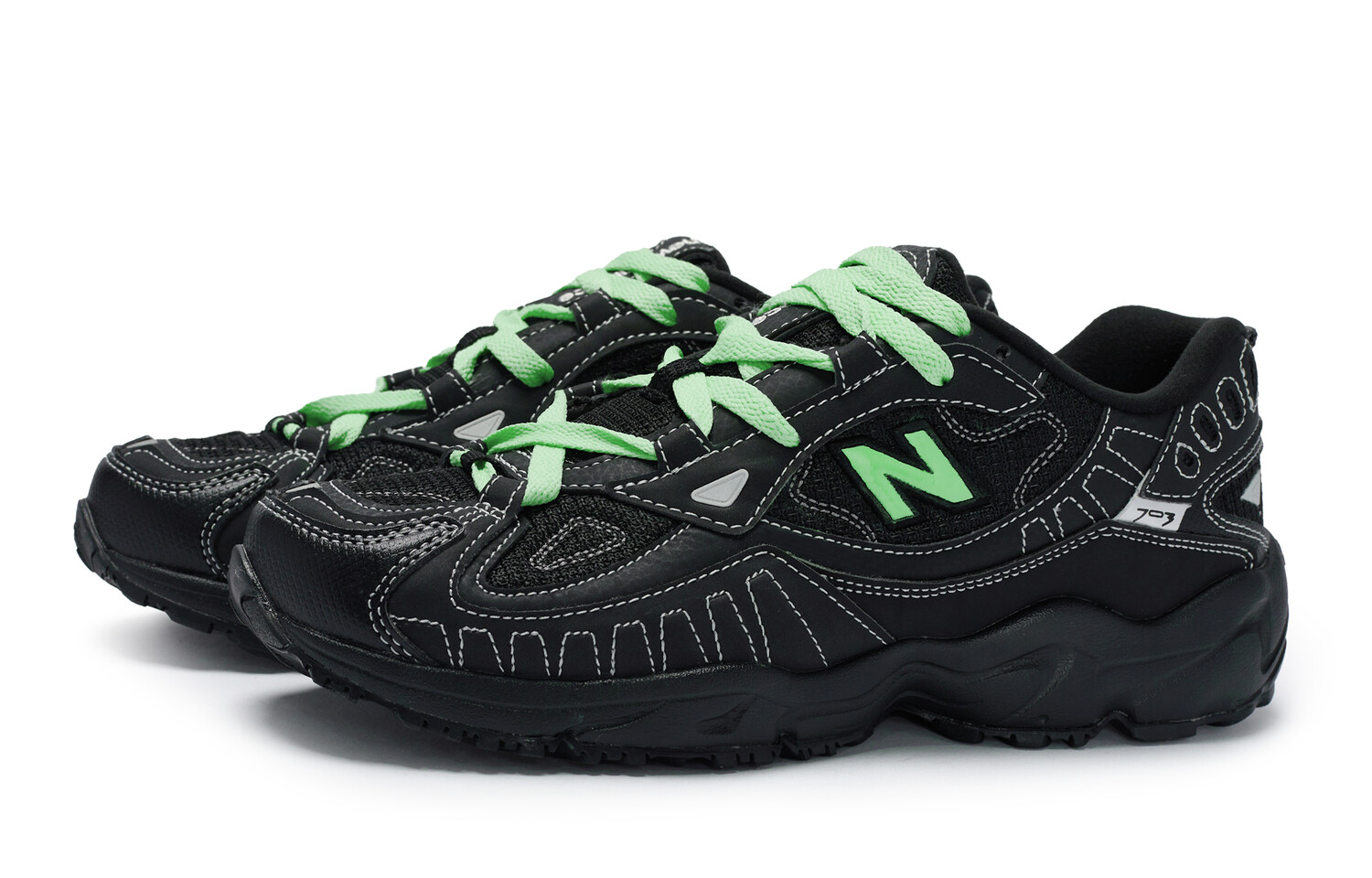 

Кроссовки NB 703 Outdoor Performance Shoes женские с низким верхом, цвет черный/белый/зеленый New Balance