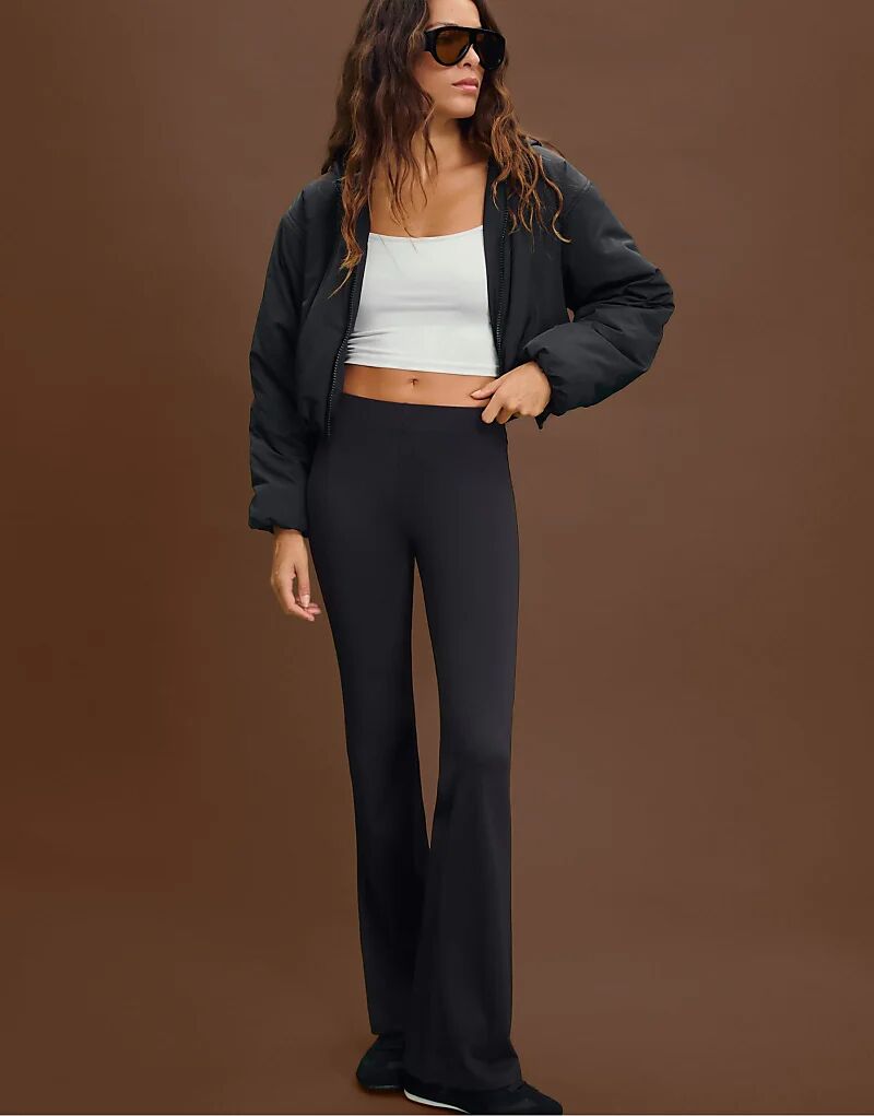 

Пуховик Stradivarius с рукавами-буфами черного цвета