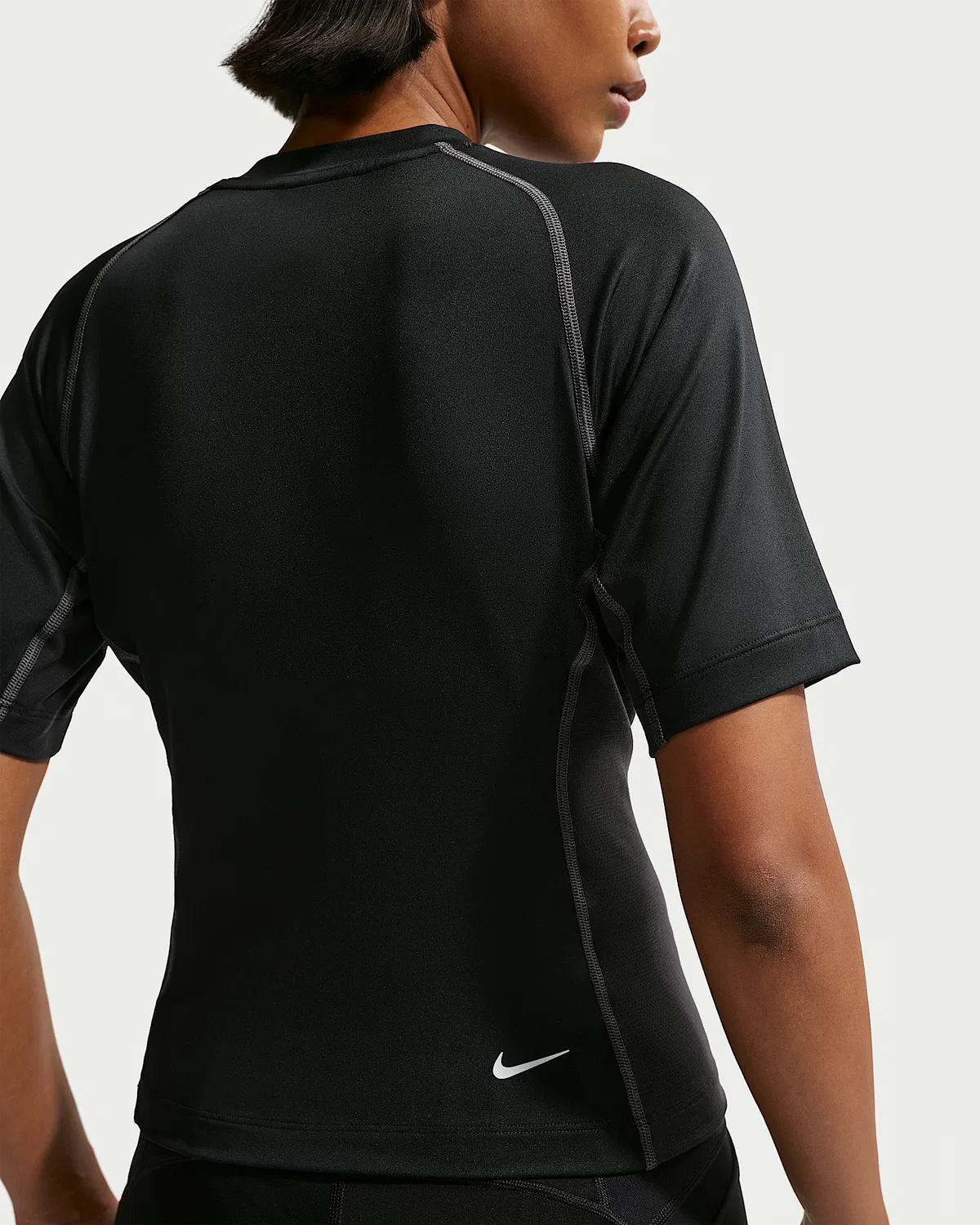 Женская базовая футболка с коротким рукавом Nike ACG "Wildsee" Dri-FIT, Black/Anthracite/Summit White — фото 2