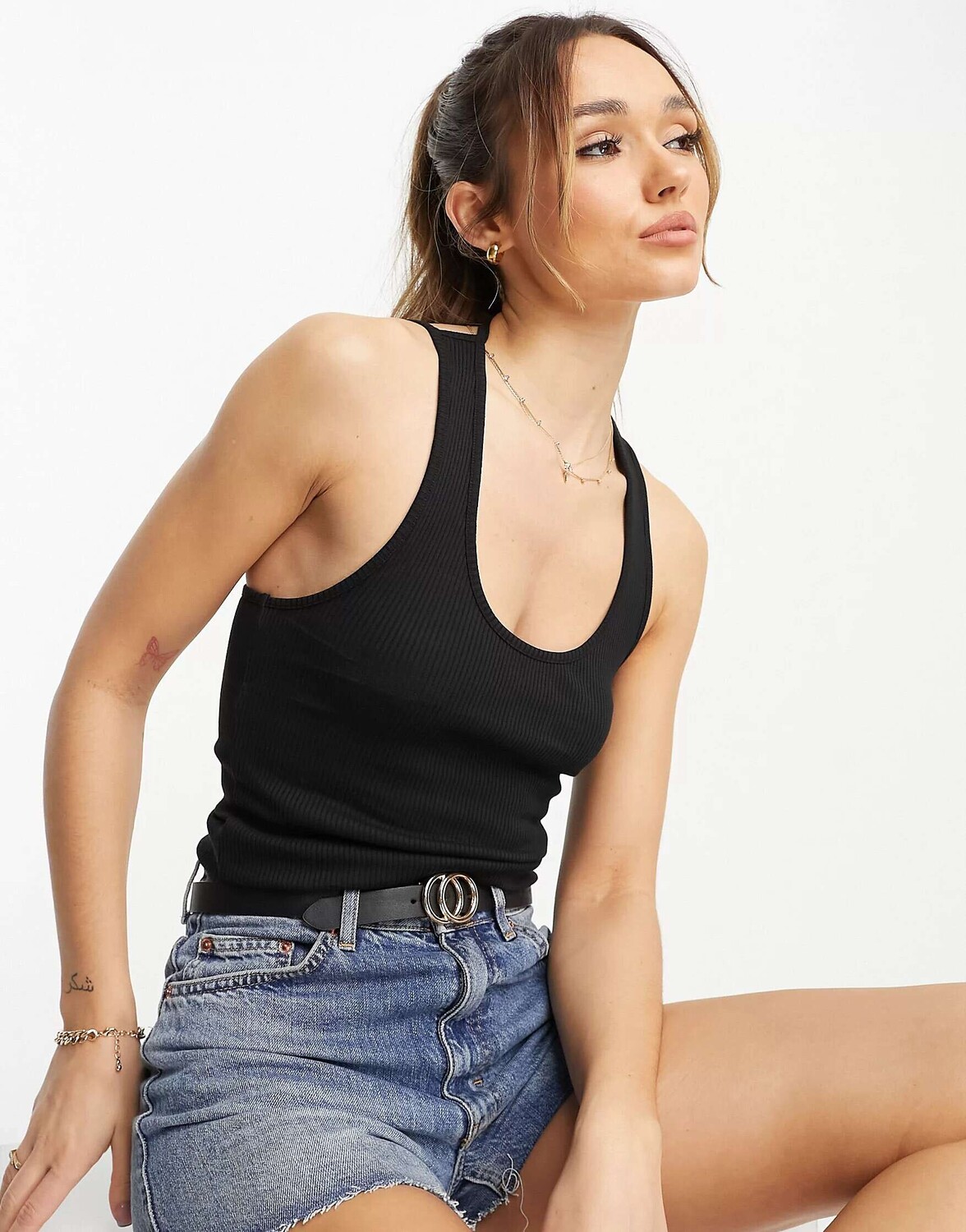 

Черный жилет в рубчик с лямками на спине ASOS