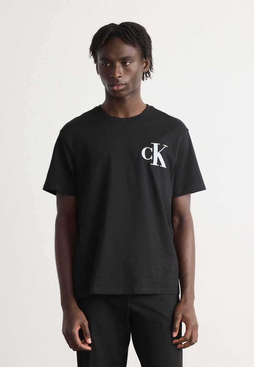 

Футболка с принтом VARSITY PATCH TEE Calvin Klein Jeans, черный