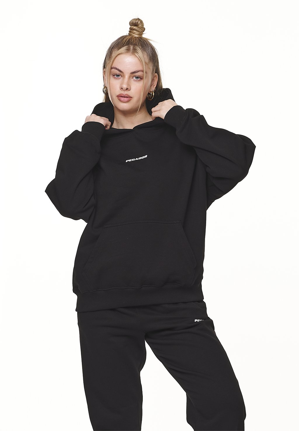 

Толстовка ATNA LOGO OVERSIZED HOODIE Pegador, цвет black/white