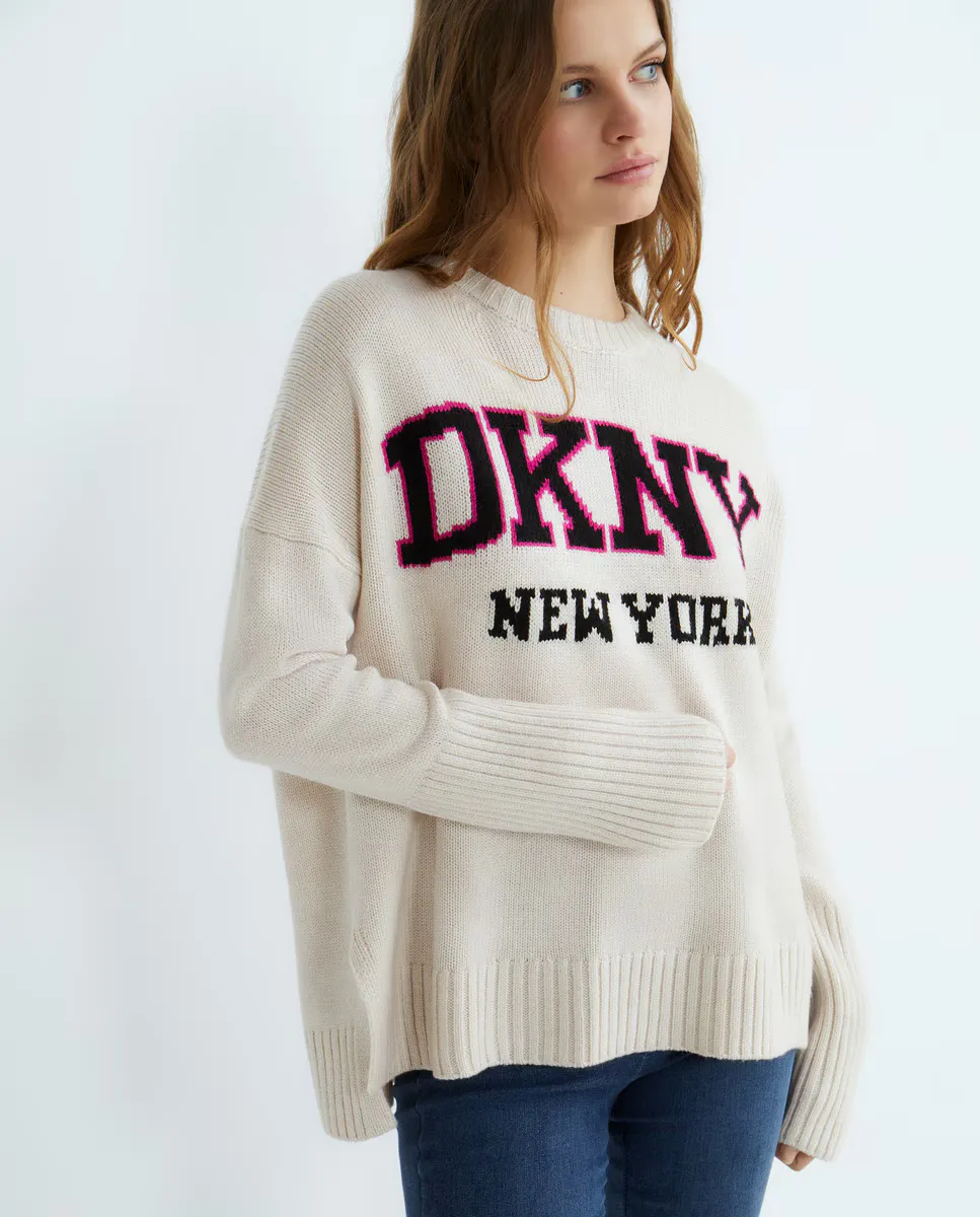 

Женский свитер с круглым вырезом и большим логотипом спереди Dkny Jeans, черный