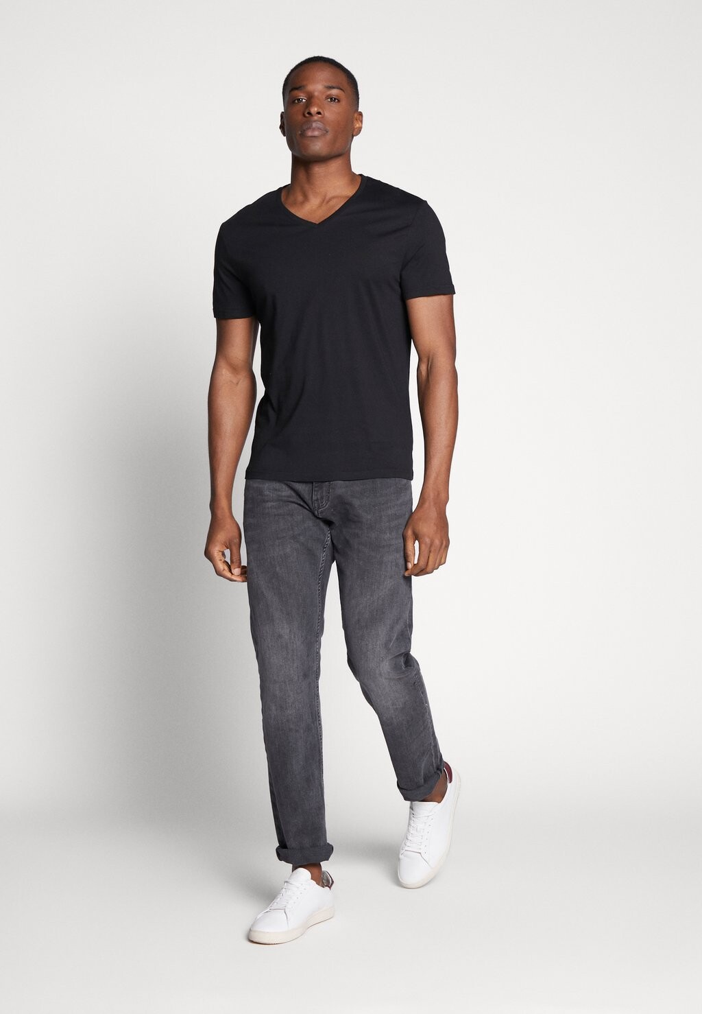 

Базовая футболка 3 Пакета Pier One, цвет black, grey, green