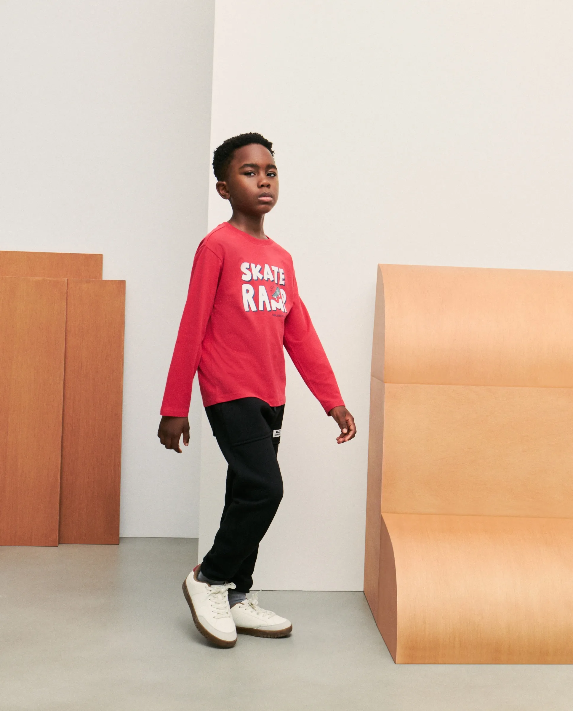 

Детская футболка с длинным рукавом с базовым принтом Kids El Corte Inglés, красный