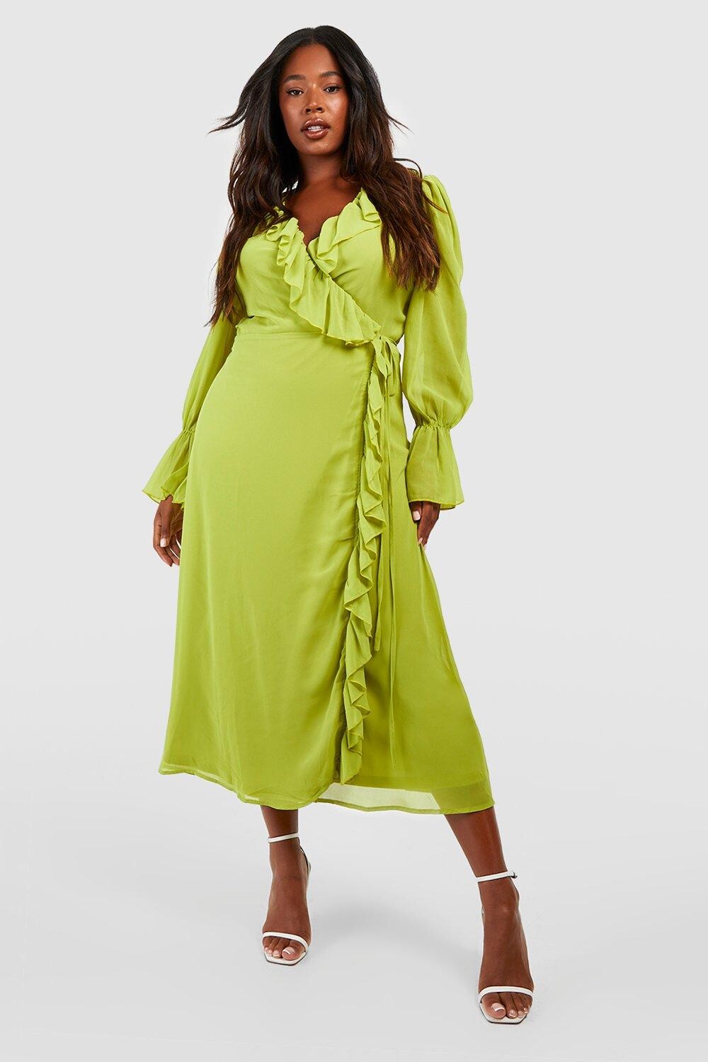

Плюс шифоновое платье с запахом и рюшами boohoo, зеленый