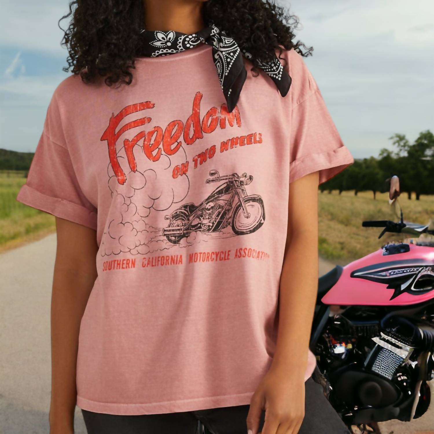 

Футболка Freedom On Two Wheels розового цвета GIRL DANGEROUS
