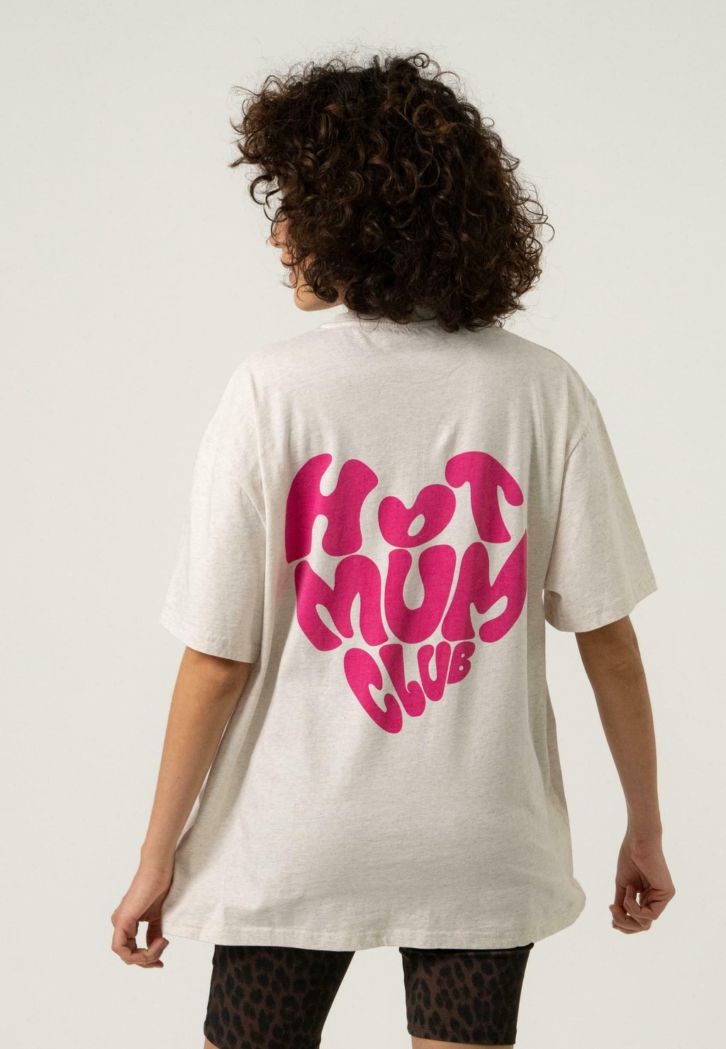 

Футболка с принтом BF HOT MUM OH APRIL, бежевый