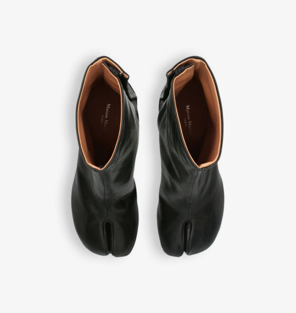Ботильоны Tabi 80 из кожи с раздвоенным носком и блочным каблуком Maison Margiela, черный — фото 2