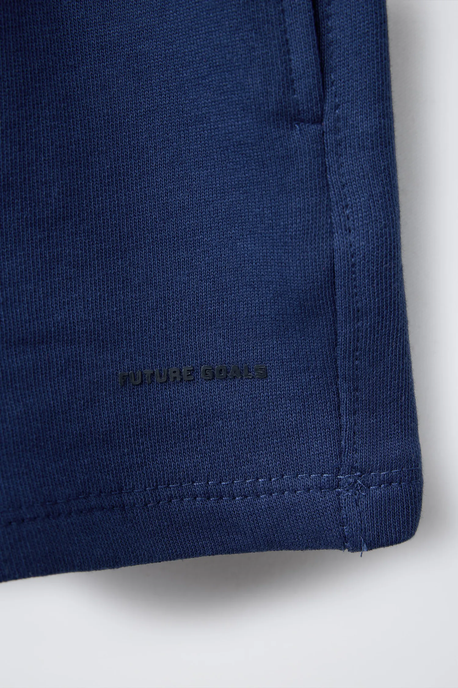 Плюшевые бермудские шорты с текстовым принтом Zara, темно-синий — фото 4