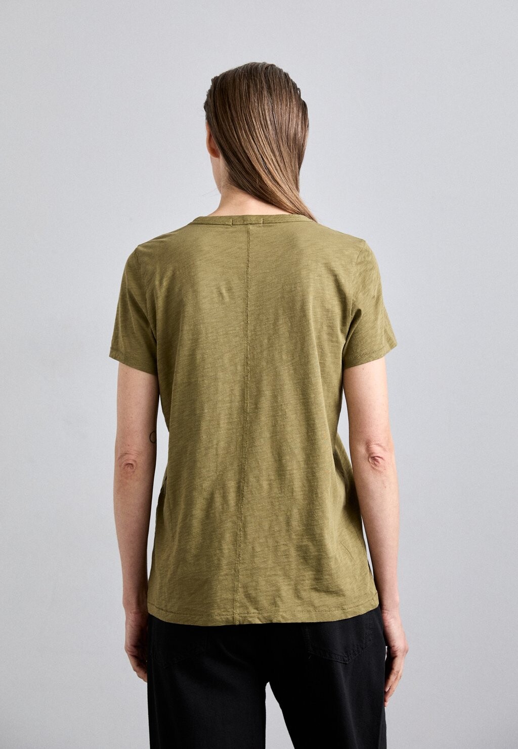

Базовая футболка THE VEE rag & bone, хаки
