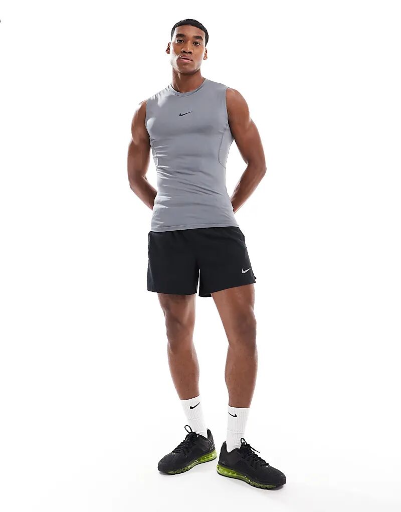 Топ Dri-FIT Muscle Fit серого цвета Nike Training — фото 3