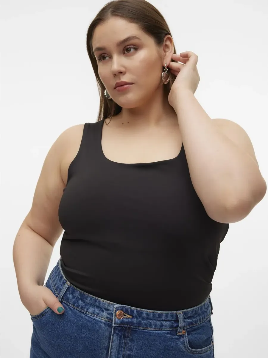 

Майка Vero Moda Curve "VMCMILLION SL SQUARE TOP JRS NOOS CUR", черный