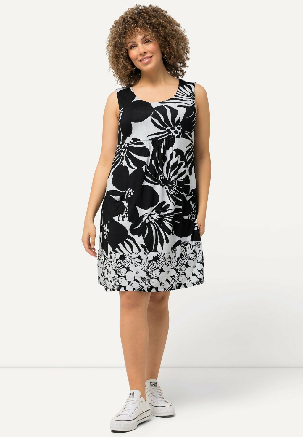 

Дневное платье MIXED FLOWER PRINT SLEEVELESS SWING Ulla Popken, черный