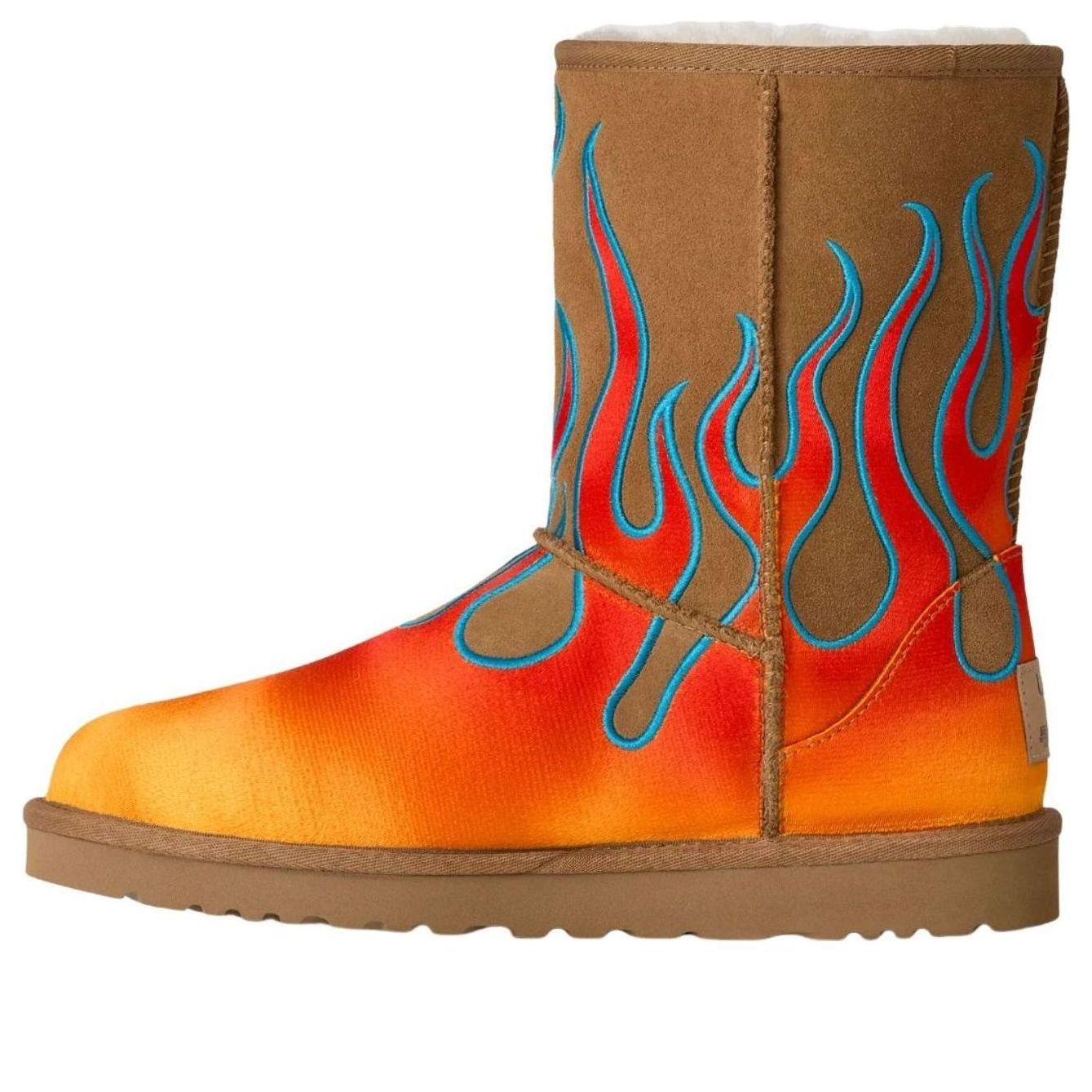 

UGG x Jeremy Scott Классические короткие ботинки 'Flames Chestnut' 2025
