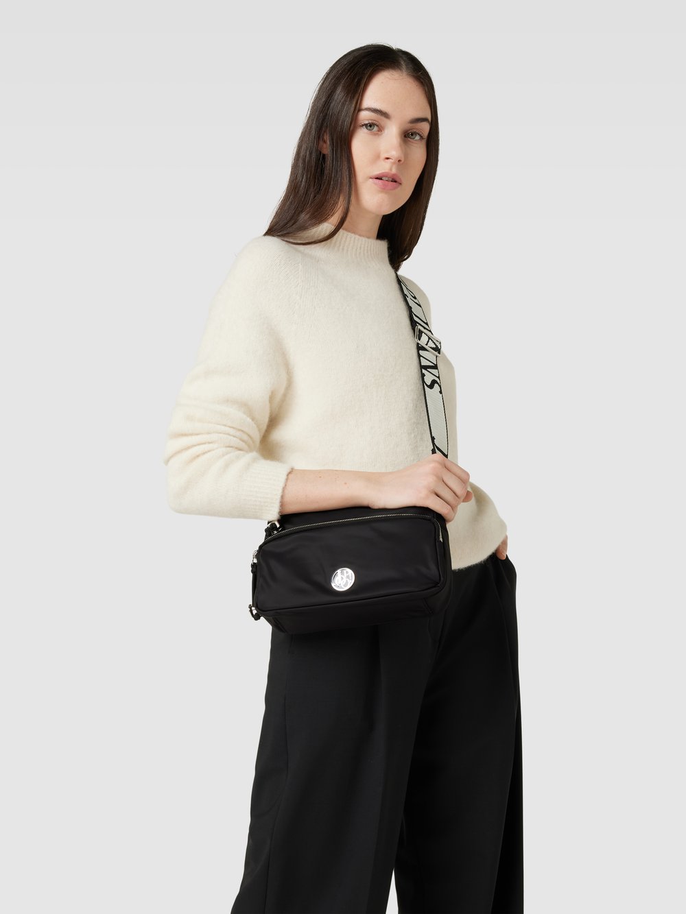 

Сумка через плечо с карманом на молнии модель 'JASMINA' JOOP! Jeans, черный