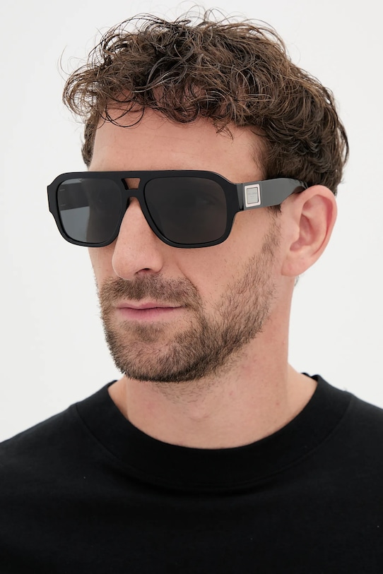 

Солнцезащитные очки Dolce & Gabbana, черный