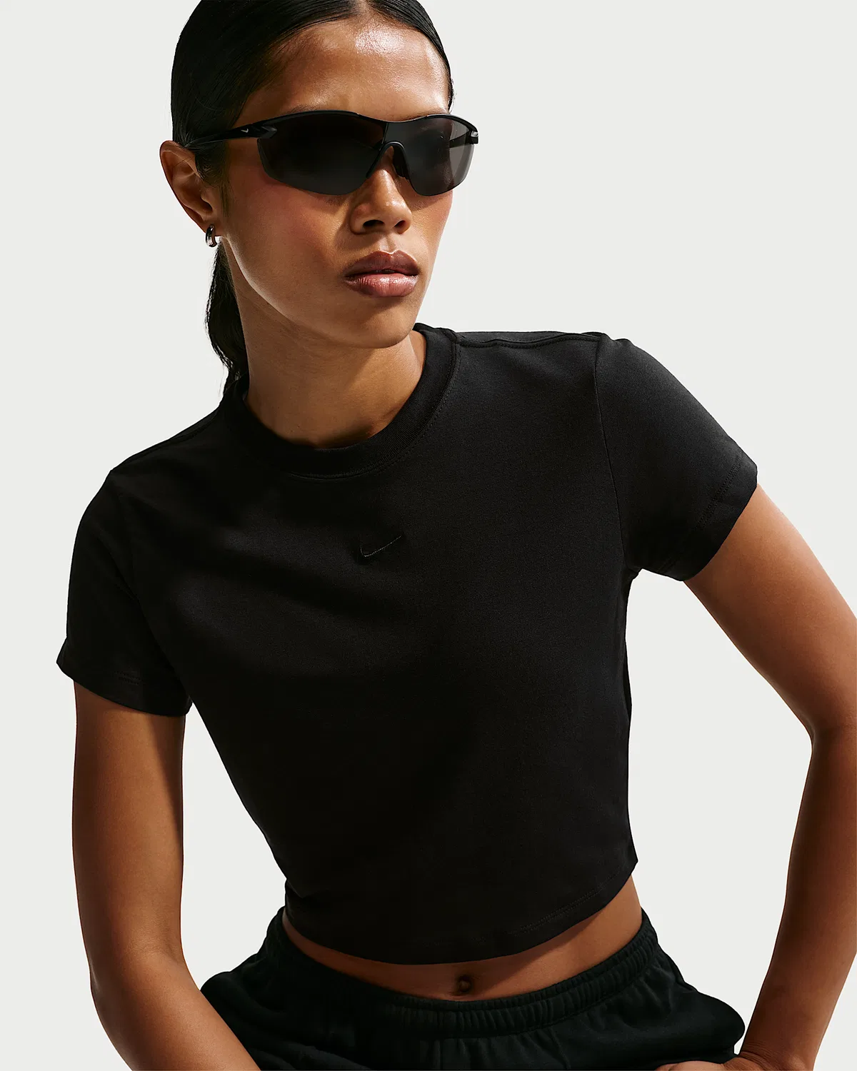 Женская укороченная футболка Nike Sportswear Chill Knit, Black/Black — фото 3