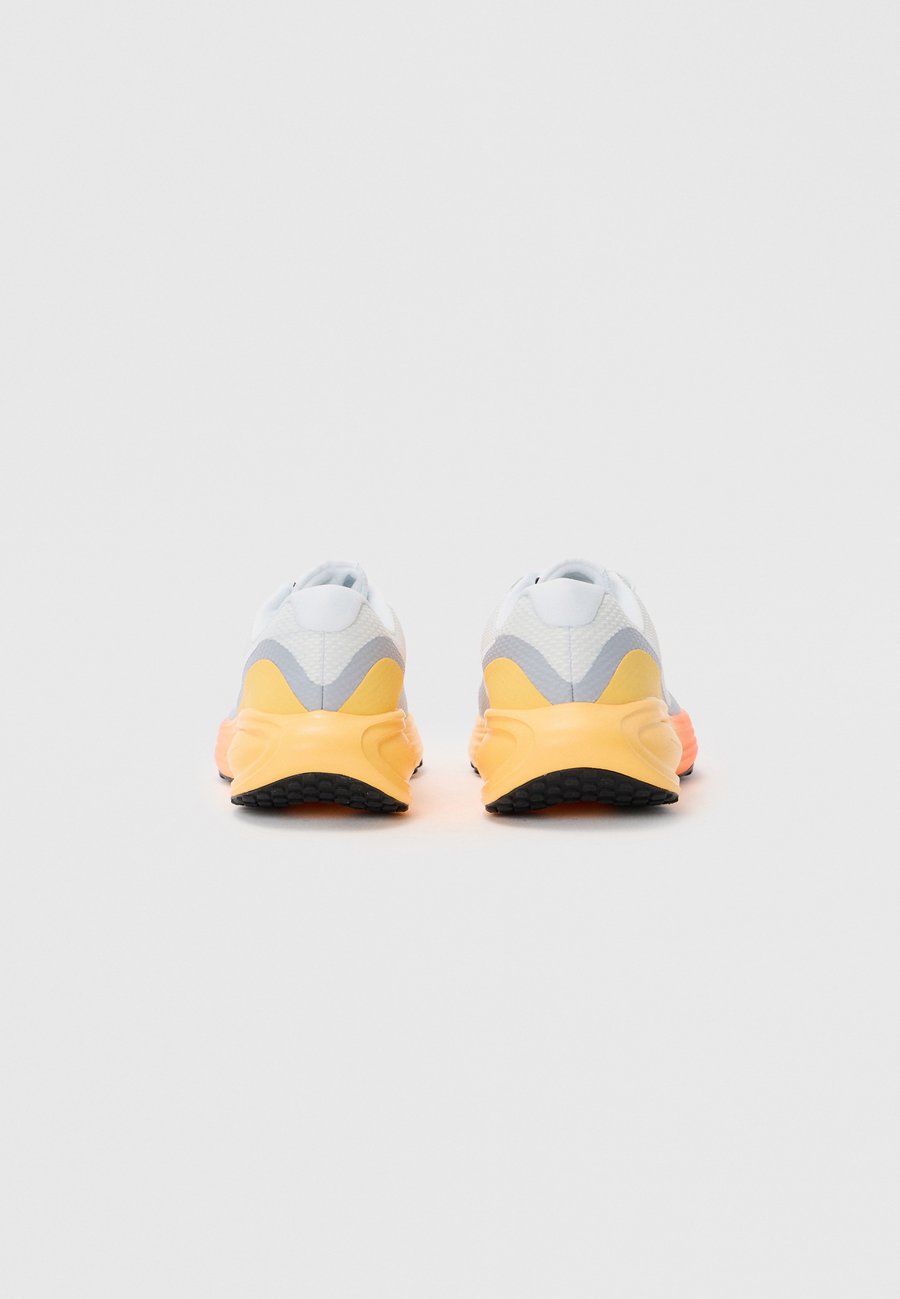Кроссовки Nike Performance REVOLUTION 8, Off White/White/Wolf Grey/Topaz Gold-Coloured/Turf Orange/Black/White — фото 3
