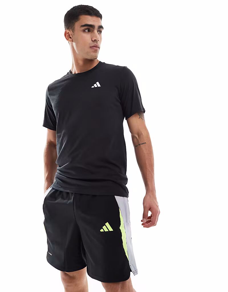 

Футбольные шорты Adidas tech черного, серого и желтого цветов Adidas Performance