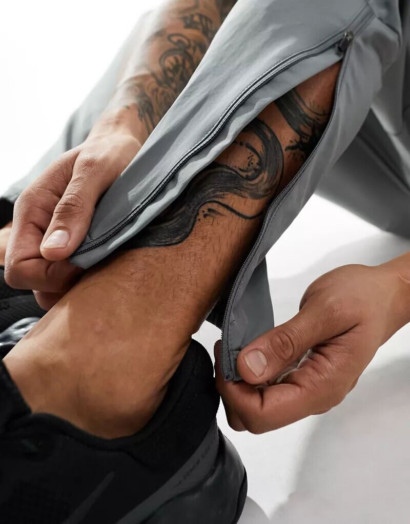 Серые тканые джоггеры Nike Dri-FIT Challenger — фото 3
