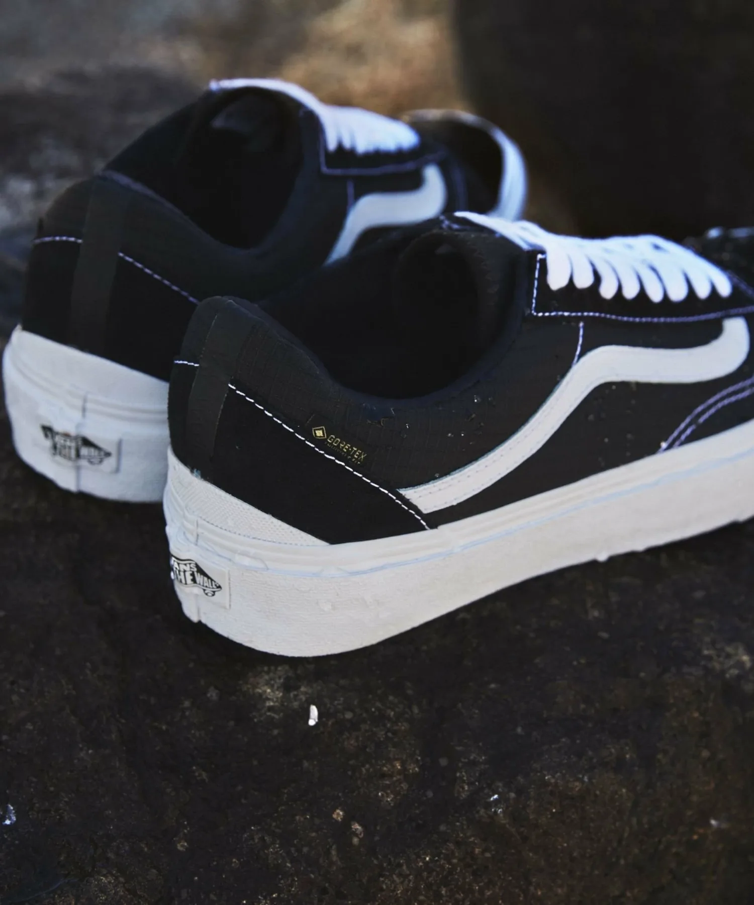 Кроссовки VANS/Vans/OLD SKOOL GORE-TEX Royal Flash, black — фото 2