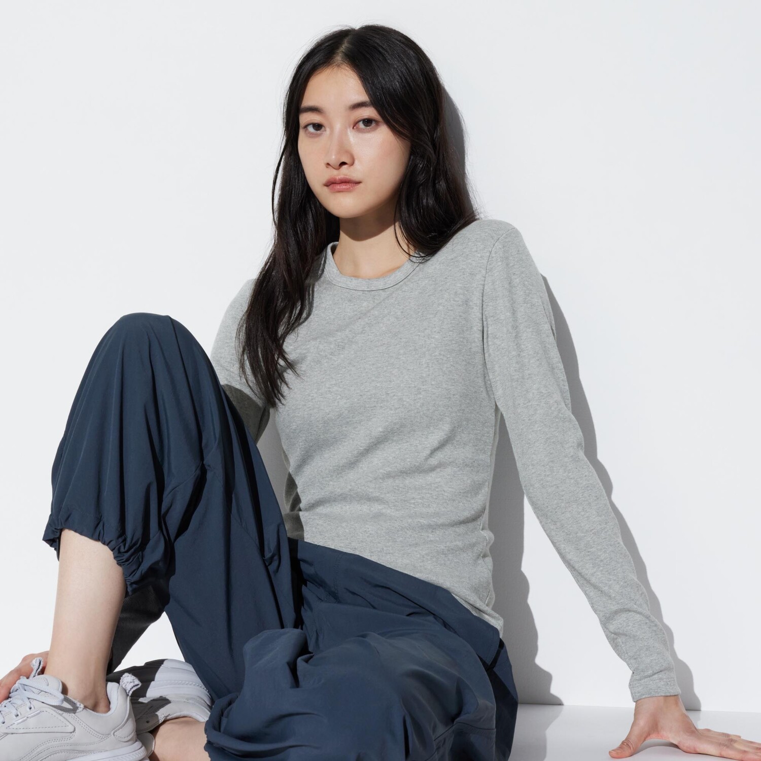 

Футболка Uniqlo с длинными рукавами и круглым вырезом, серый