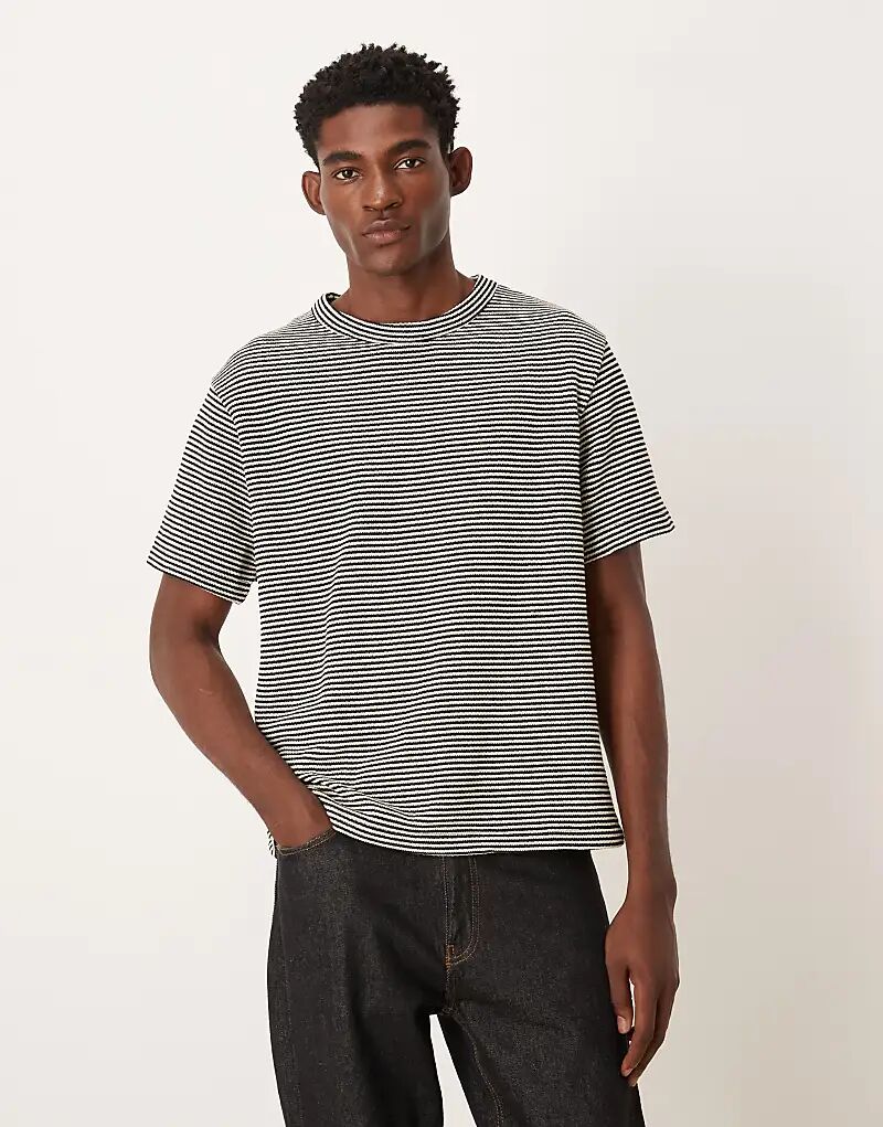 

Плотная свободная футболка ASOS DESIGN с тонкой черно-белой полоской