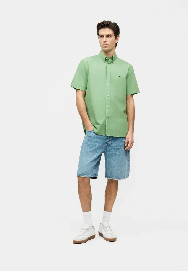 Рубашка Tommy Hilfiger garment dyed shirt, цвет скошенная трава — фото 2