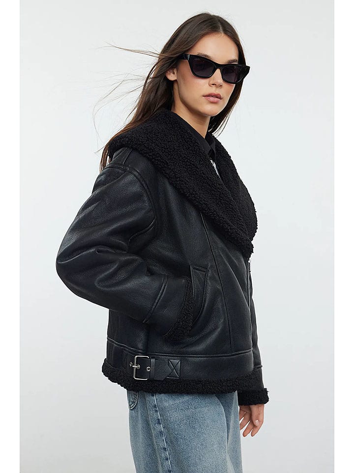 

Trendyol Черная куртка из искусственной кожи