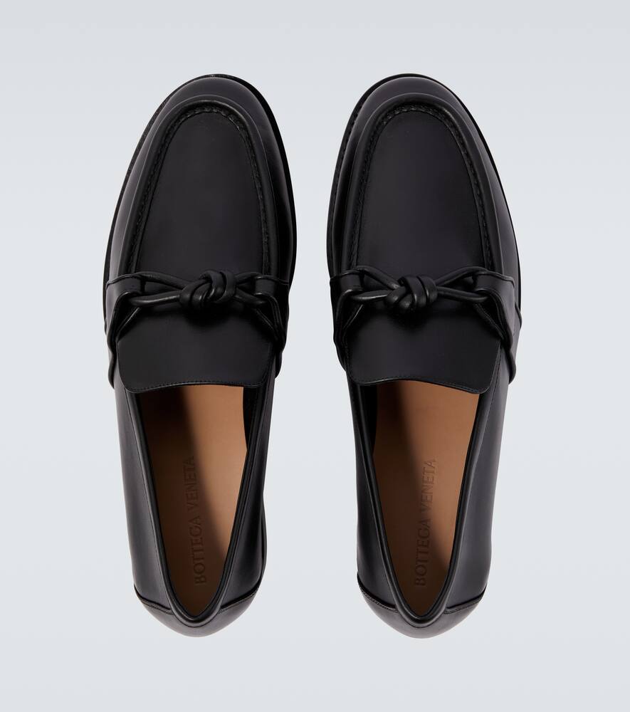 Лоферы из кожи с узлом Astaire Bottega Veneta, Black — фото 4