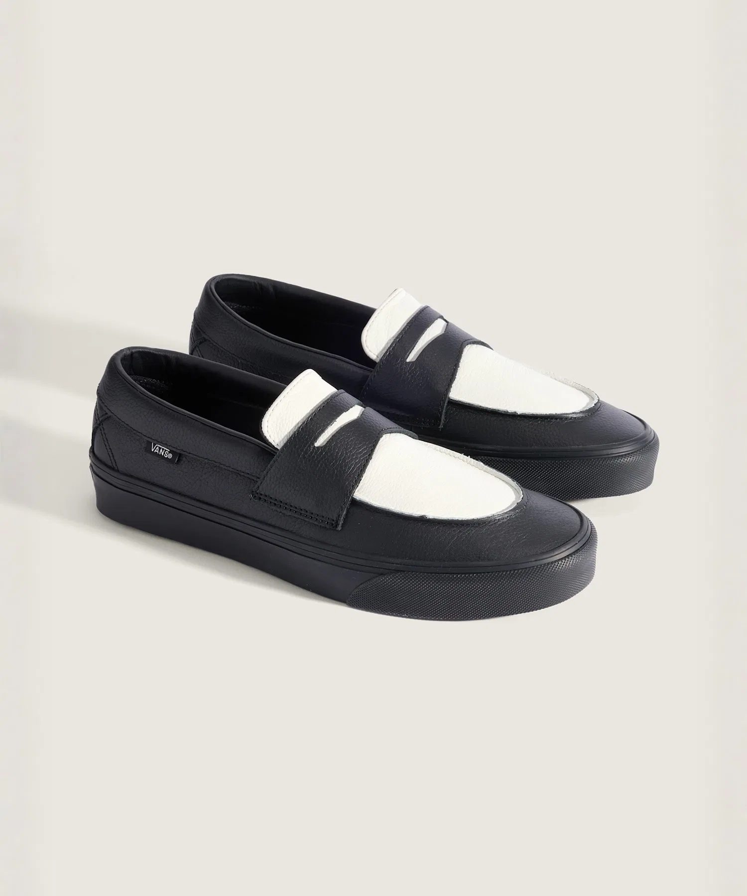 Унисекс кожаные лоферы VANS Loafer 53 чёрно-белые — фото 2