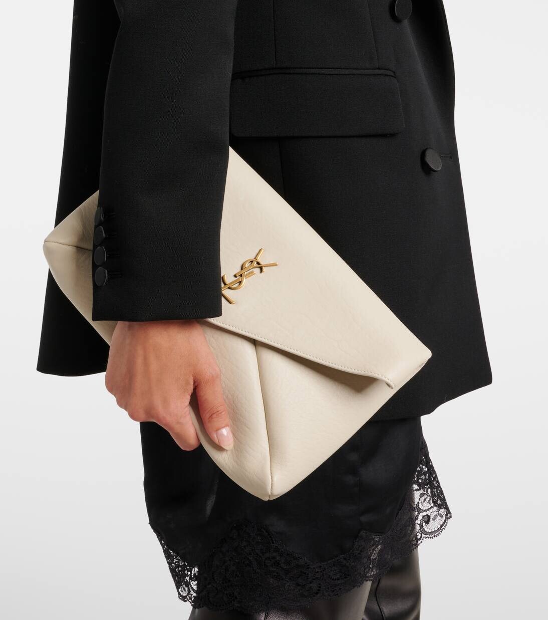 Большой кожаный клатч Cassandre Saint Laurent, цвет crema soft — фото 2