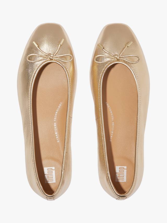 Изящные кожаные балетные туфли-лодочки с бантиком FitFlop, золотой — фото 4